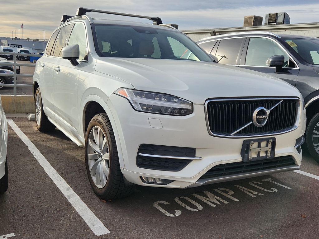 2016 Volvo XC90 T6 Momentum