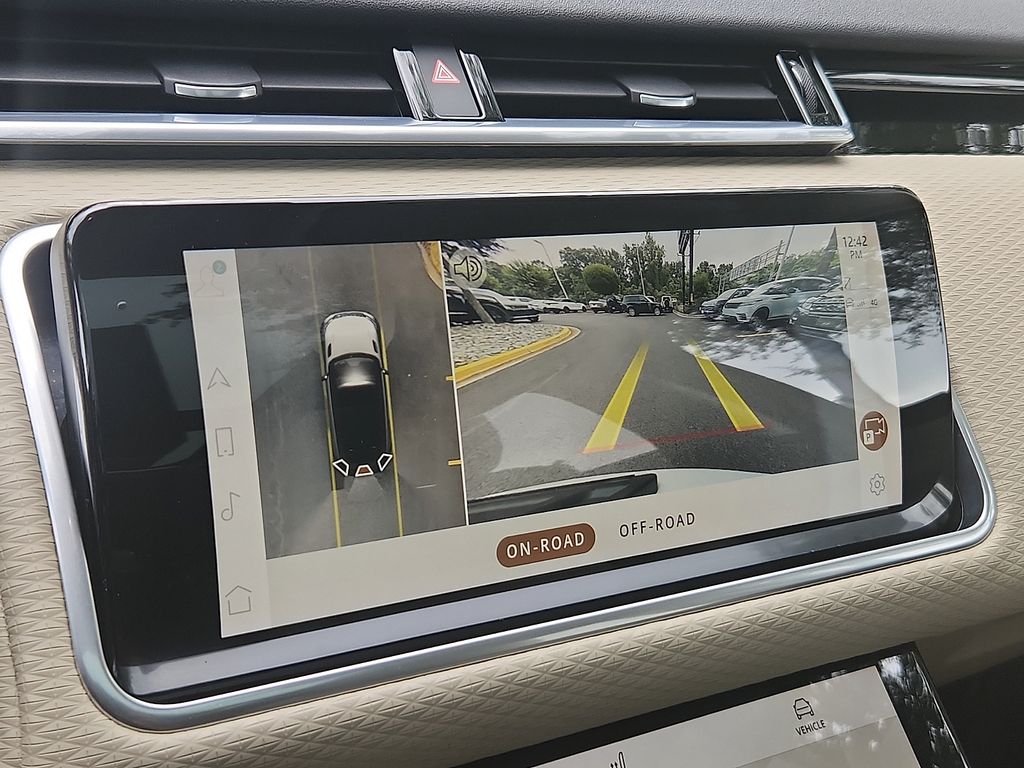 Thumbnail: 2021 Land Rover Range Rover Velar - 17