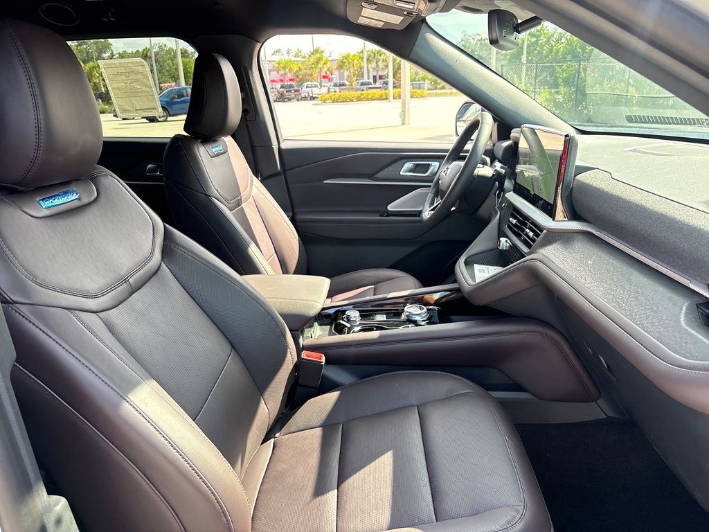 New 2026 White Ford Platinum image 27