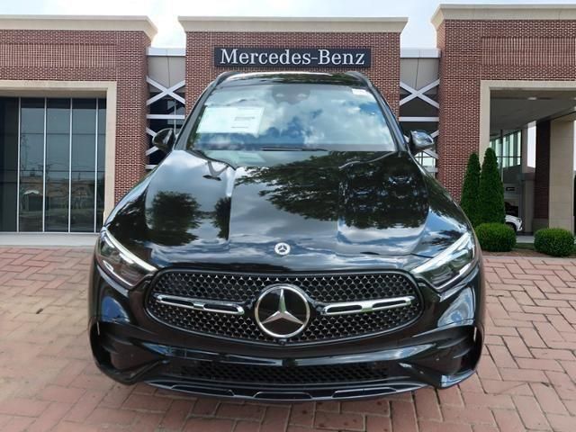 2024 Mercedes-Benz GLC 300 2