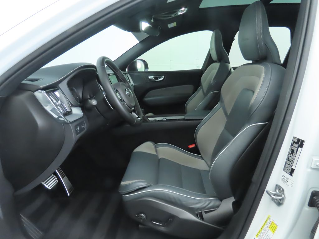 Thumbnail: 2020 Volvo XC60 - 20