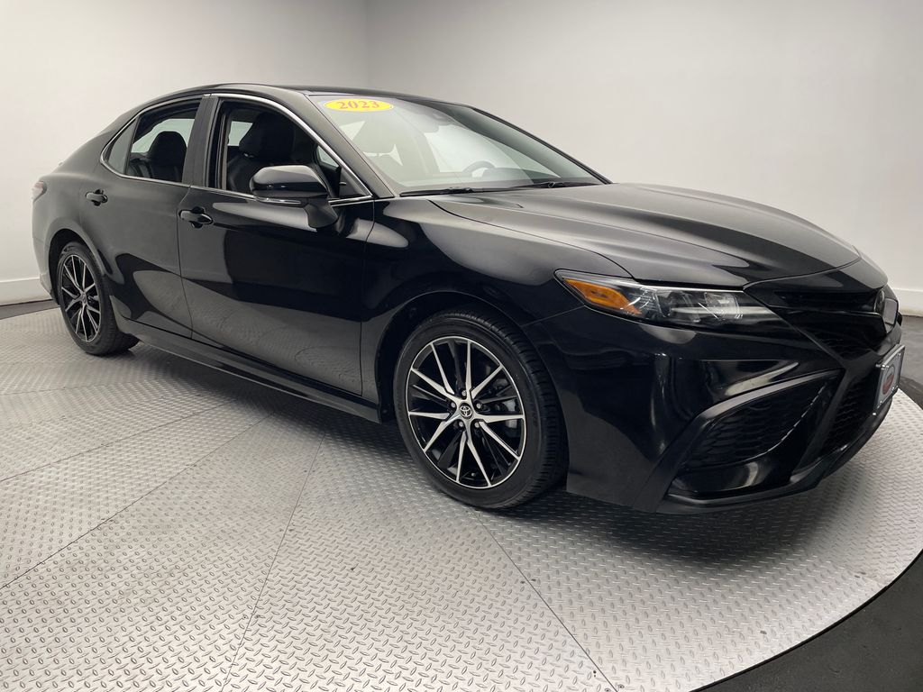 2023 Toyota Camry SE 3