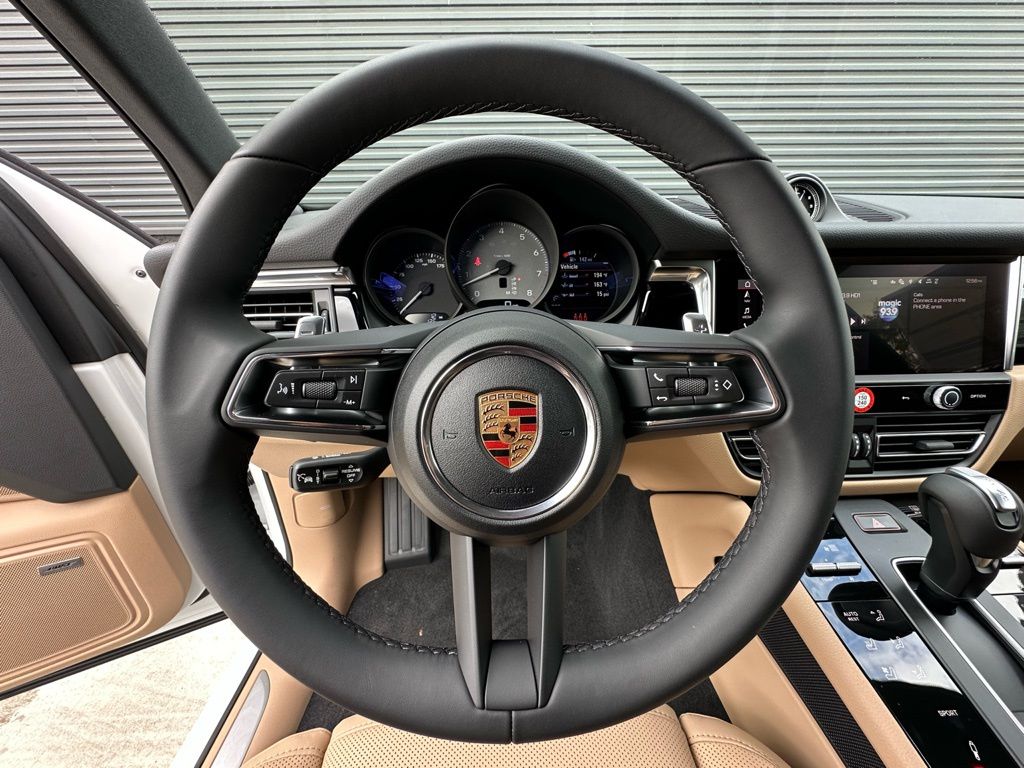 Thumbnail: 2026 Porsche Macan - 17