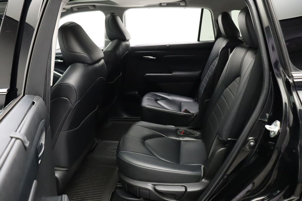 Thumbnail: 2022 Toyota Highlander - 19