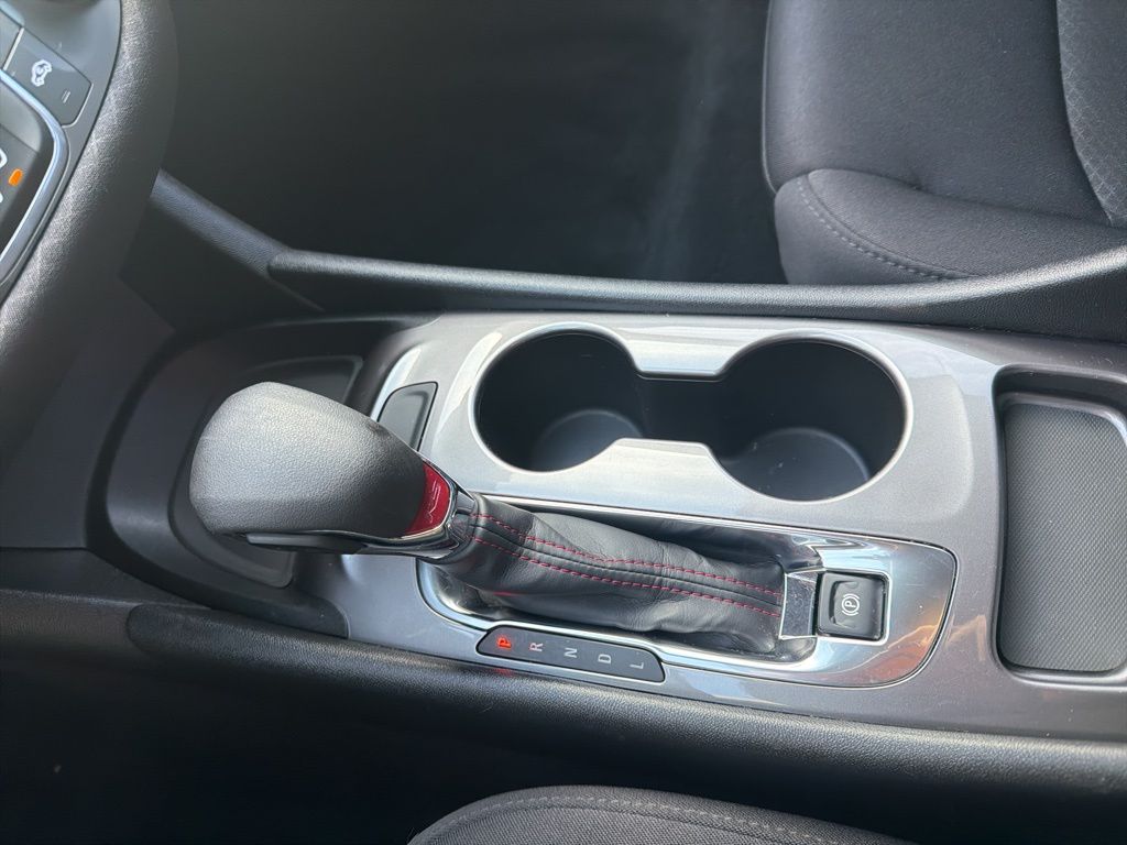 Thumbnail: 2022 Chevrolet Malibu - 32