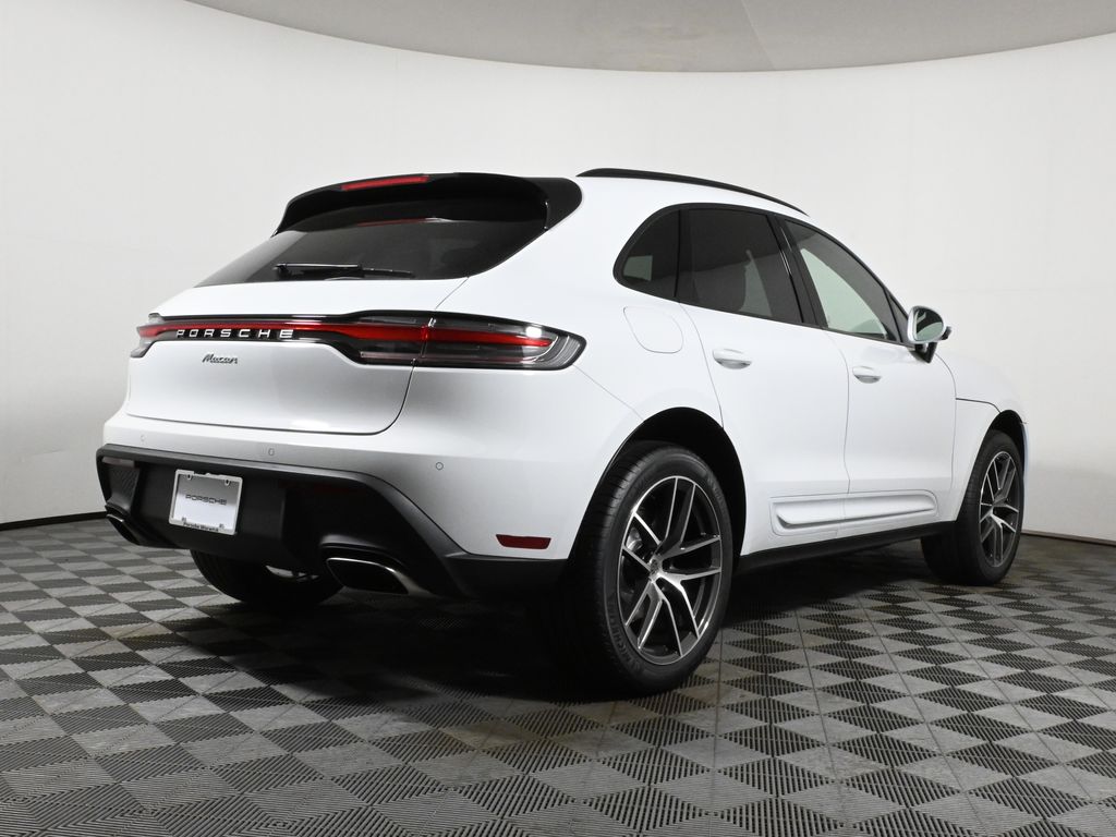 Thumbnail: 2026 Porsche Macan - 7