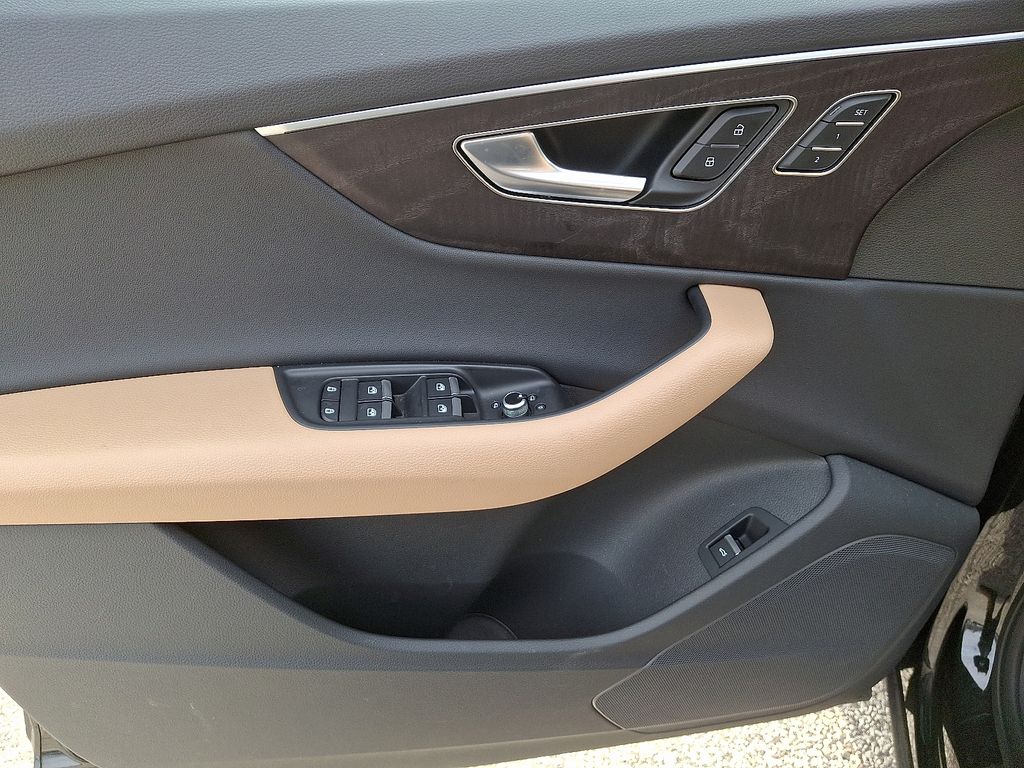 Thumbnail: 2025 Audi Q7 - 13