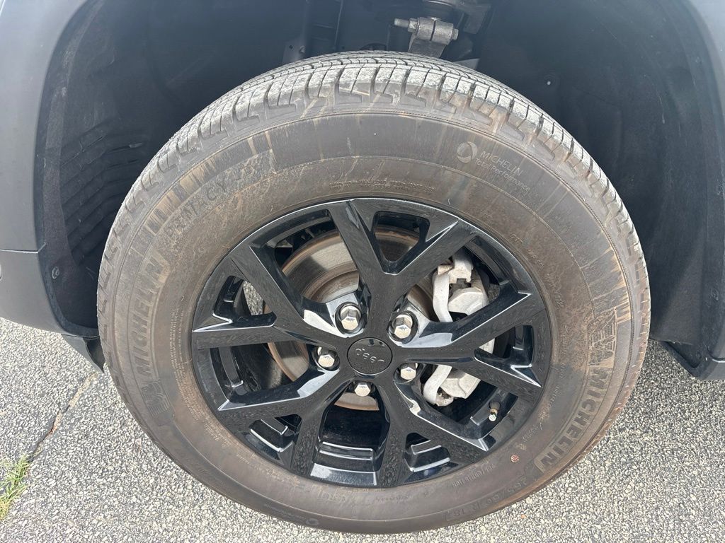 Used 2025 Jeep Grand Cherokee SUV