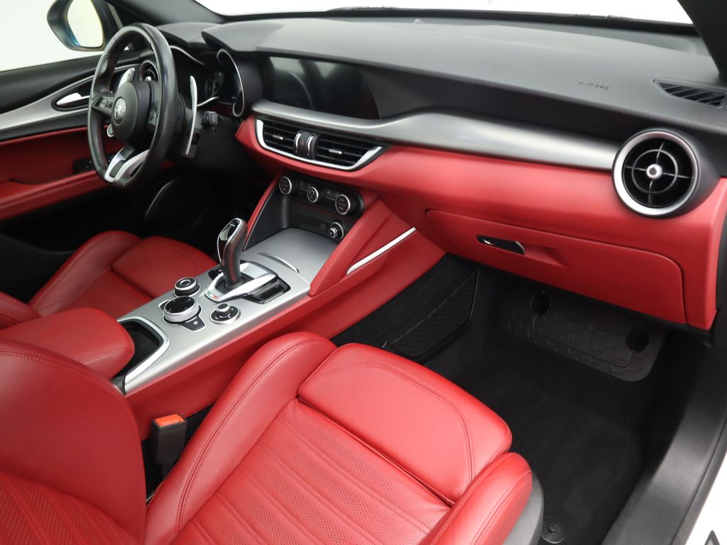 Thumbnail: 2021 Alfa Romeo Stelvio - 18