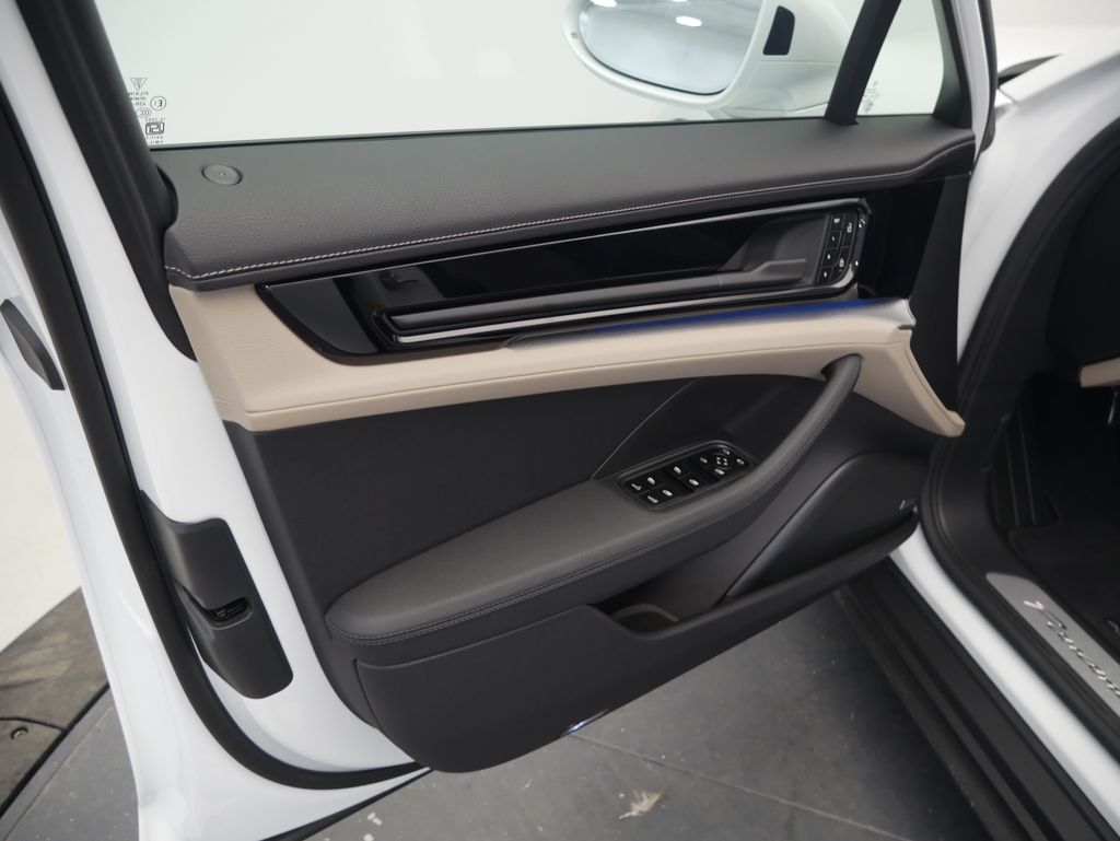 Thumbnail: 2026 Porsche Panamera - 17