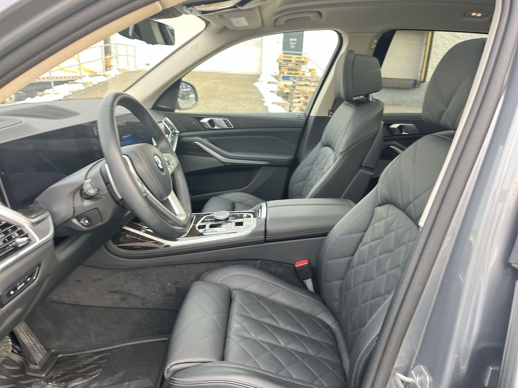 Thumbnail: 2024 BMW X7 - 11