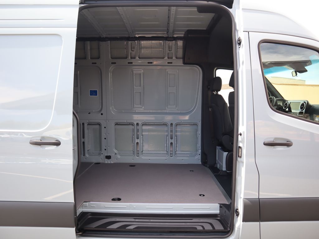 Thumbnail: 2025 Mercedes-Benz Sprinter - 24