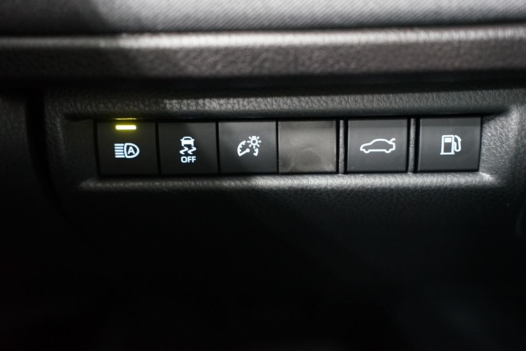 2025 Toyota Camry LE 24
