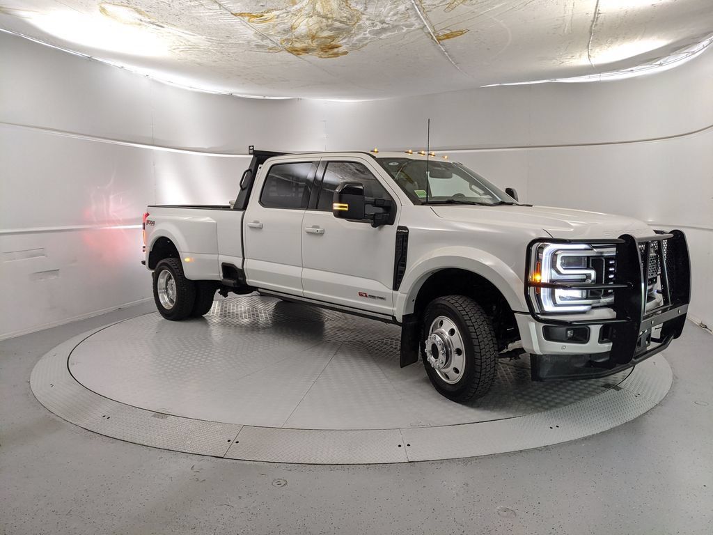 Star White Metallic Tri-Coat 2026 Ford F-450 Super Duty Pickup Truck Four-Wheel Drive Automatic