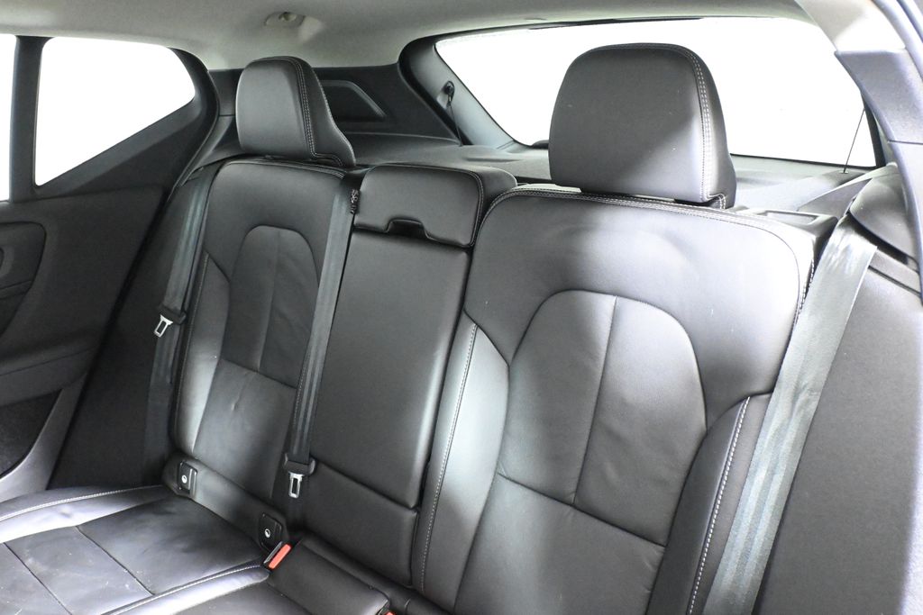 Thumbnail: 2023 Volvo XC40 - 4