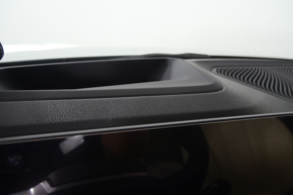 Thumbnail: 2025 BMW i4 - 19