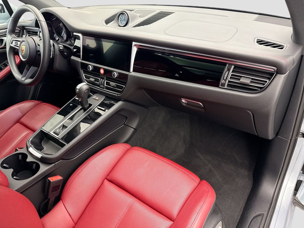 Thumbnail: 2025 Porsche Macan - 20