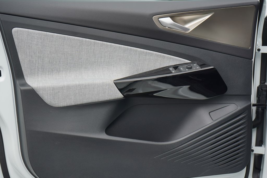 2025 Volkswagen ID.4 Pro 17