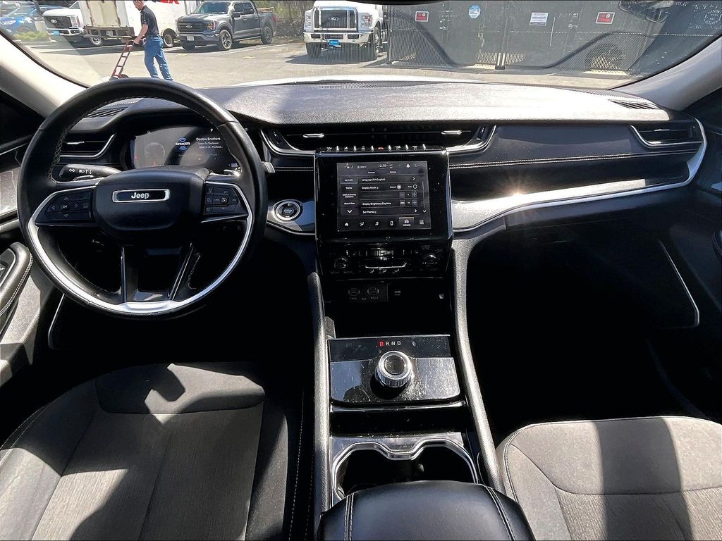 2022 Jeep Grand Cherokee — photo 16