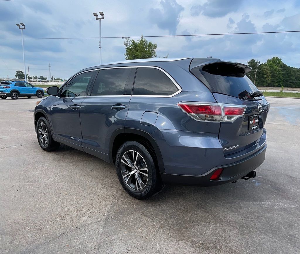 2016 Toyota Highlander XLE V6 Blue at Gullo Toyota