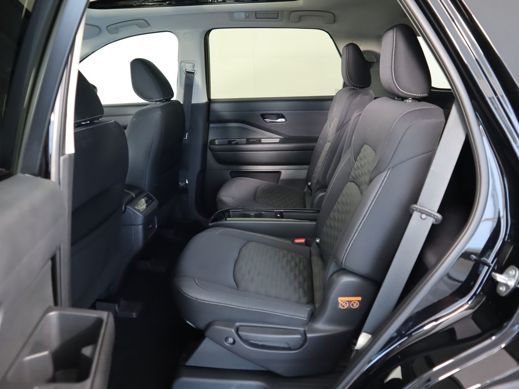 Thumbnail: 2022 Nissan Pathfinder - 21