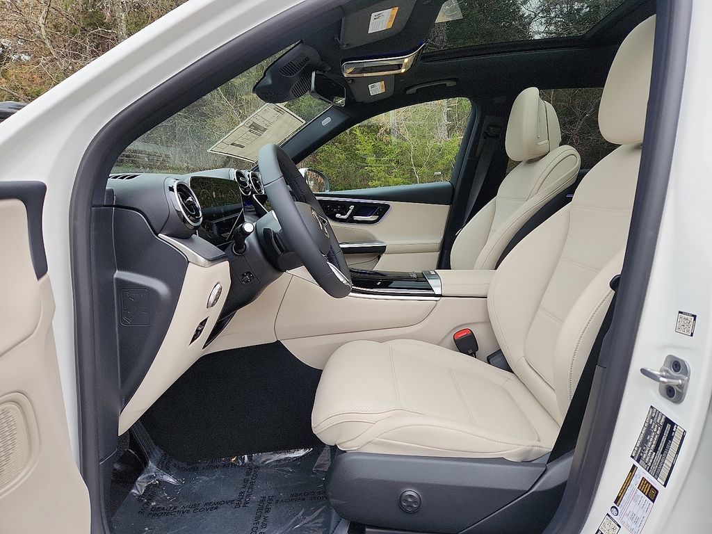 Thumbnail: 2026 Mercedes-Benz GLC - 9