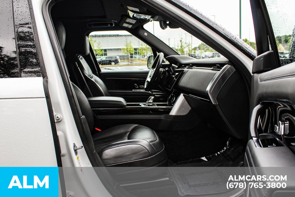 Used 2023 White Land Rover SE image 19