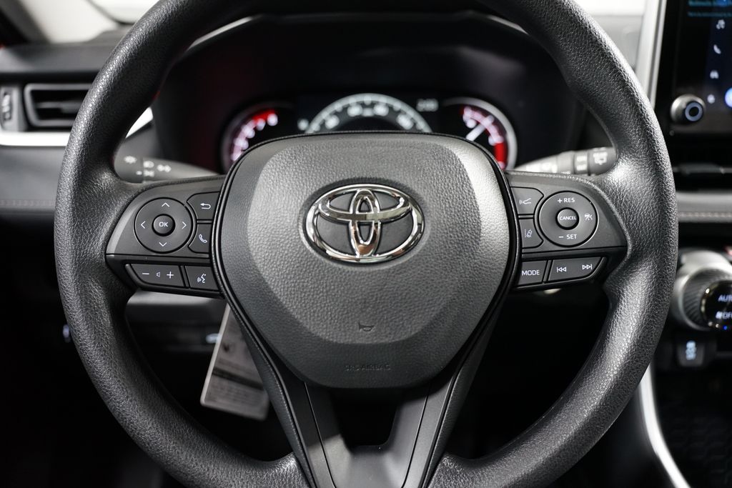 2025 Toyota RAV4 XLE 12
