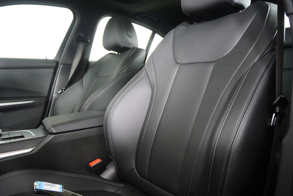 Thumbnail: 2025 BMW 3 Series - 11