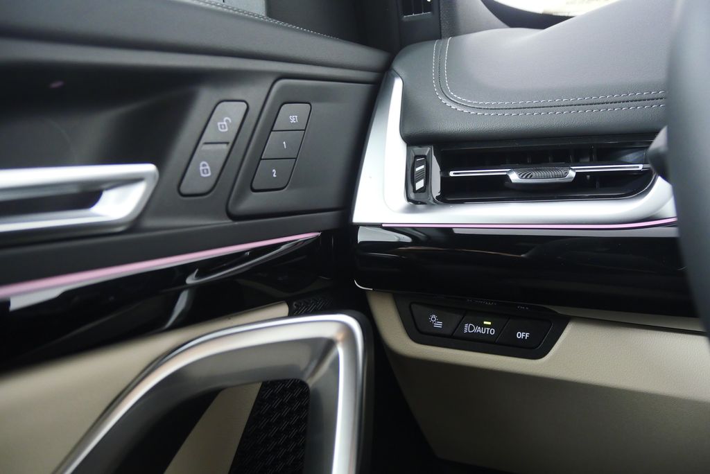 2025 BMW X1 xDrive28i 17