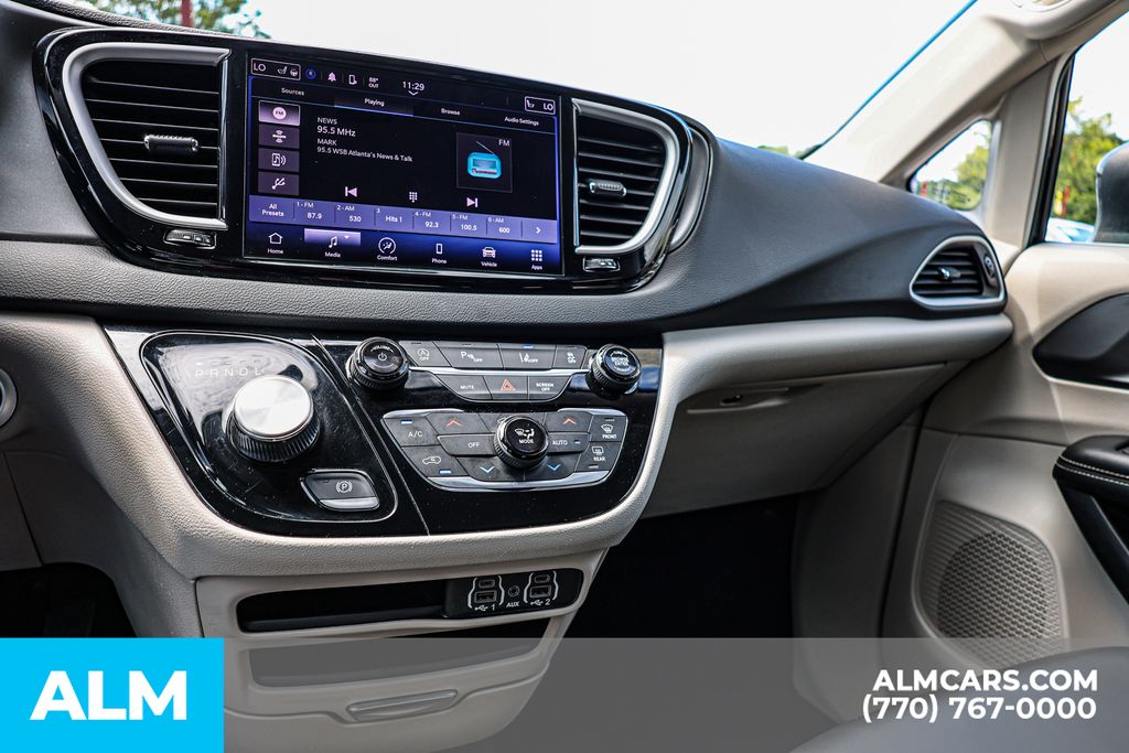 2023 Chrysler Pacifica Touring L photo 41