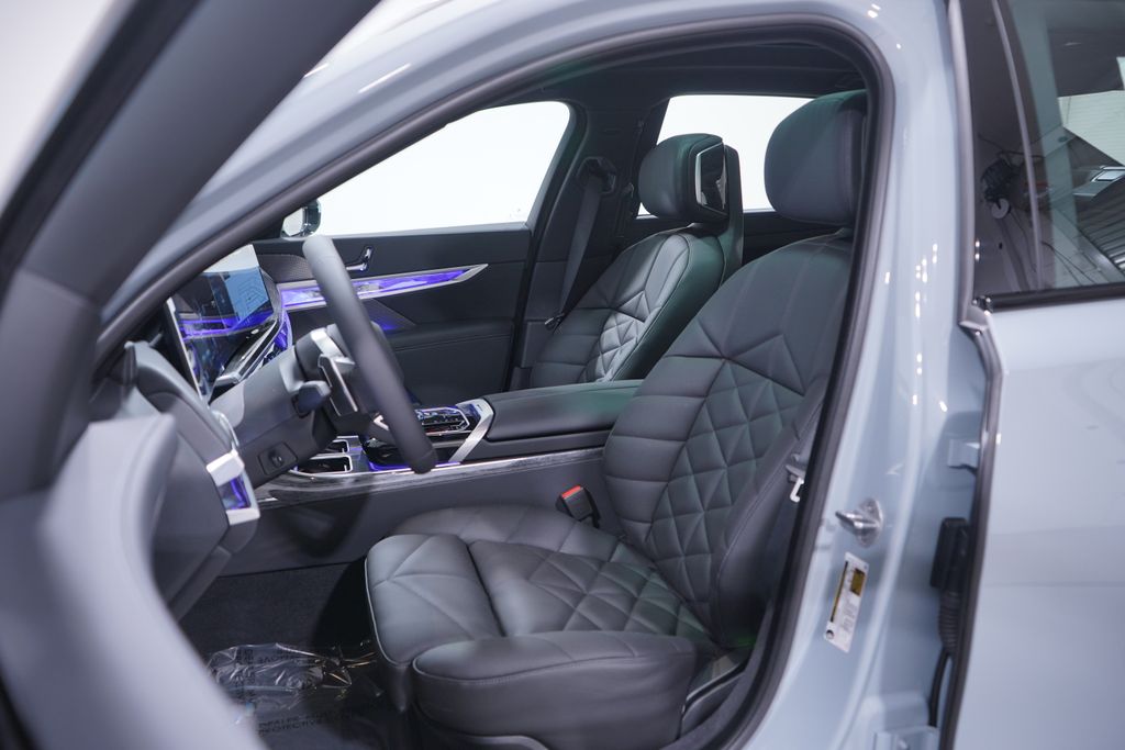 Thumbnail: 2026 BMW 7 Series - 7