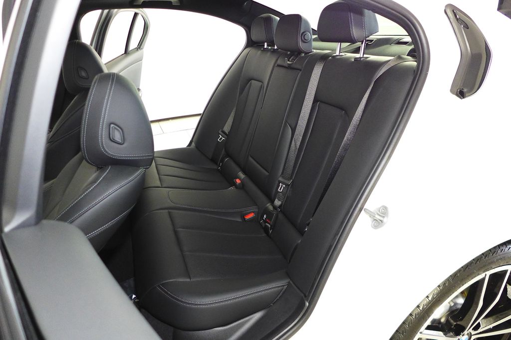 Thumbnail: 2023 BMW 3 Series - 21