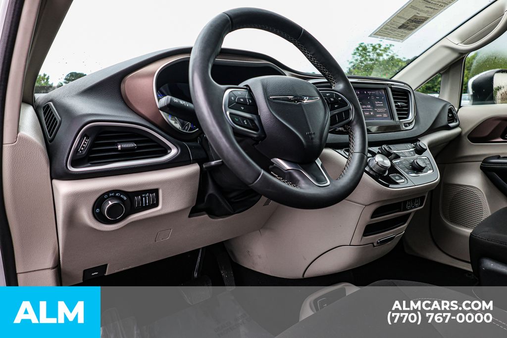 Used 2023 White Chrysler LX image 28