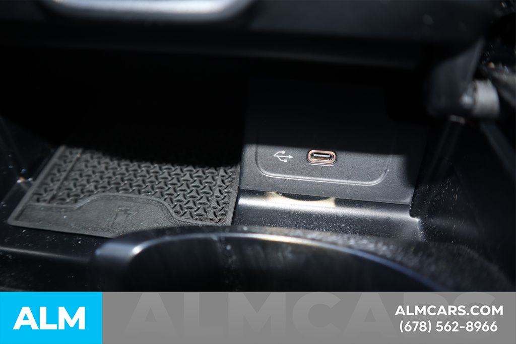 Used 2024  Mercedes-Benz C 300 image 33