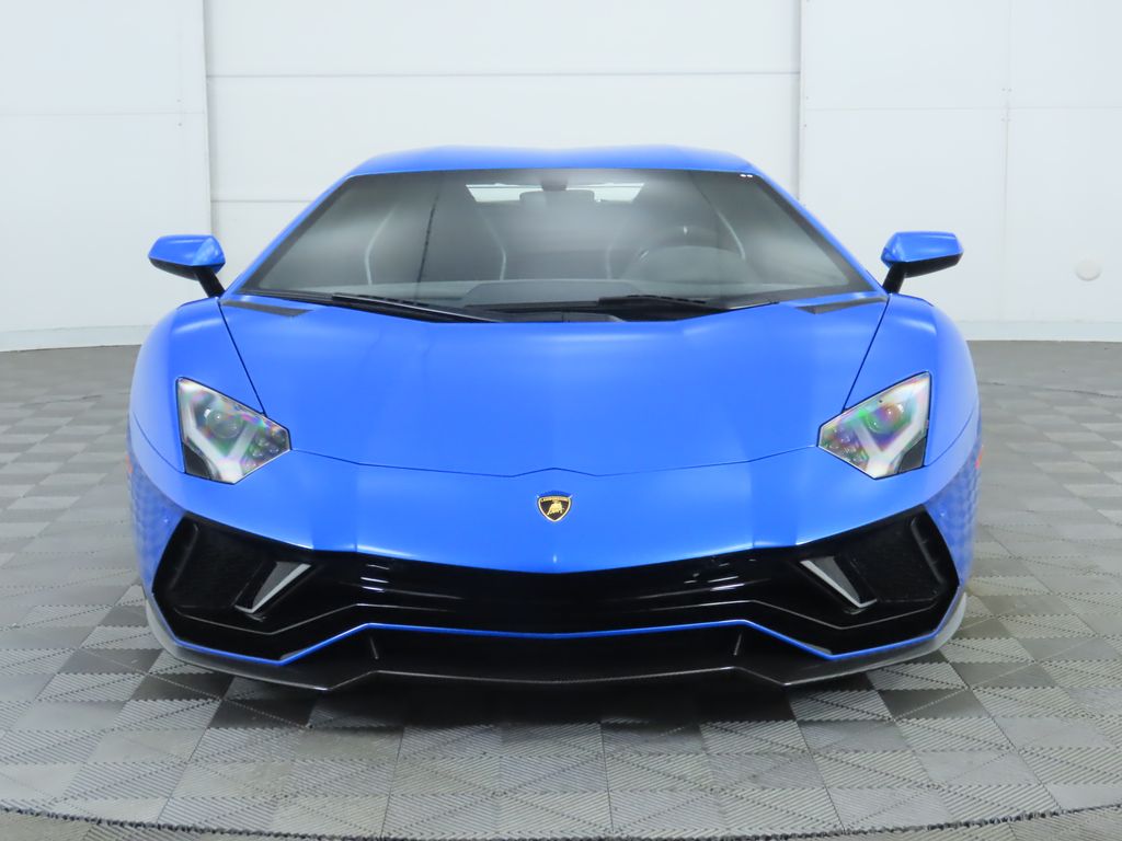 2022 Lamborghini Aventador  2