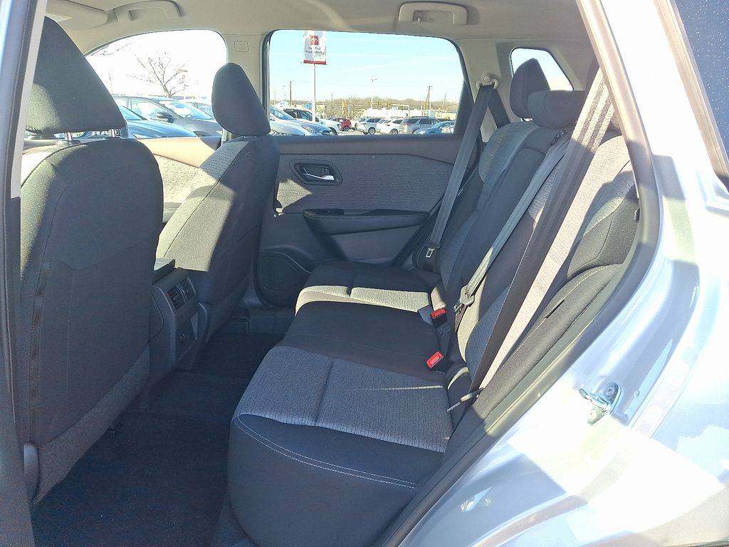 Thumbnail: 2023 Nissan Rogue - 10