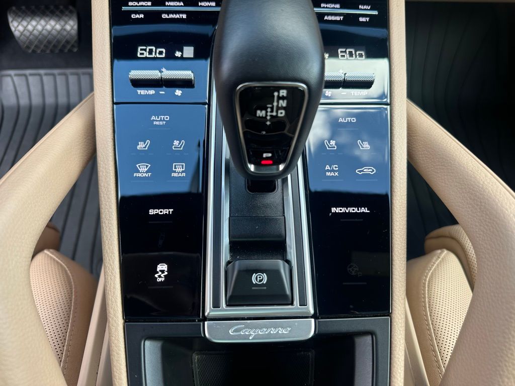 Thumbnail: 2023 Porsche Cayenne - 26