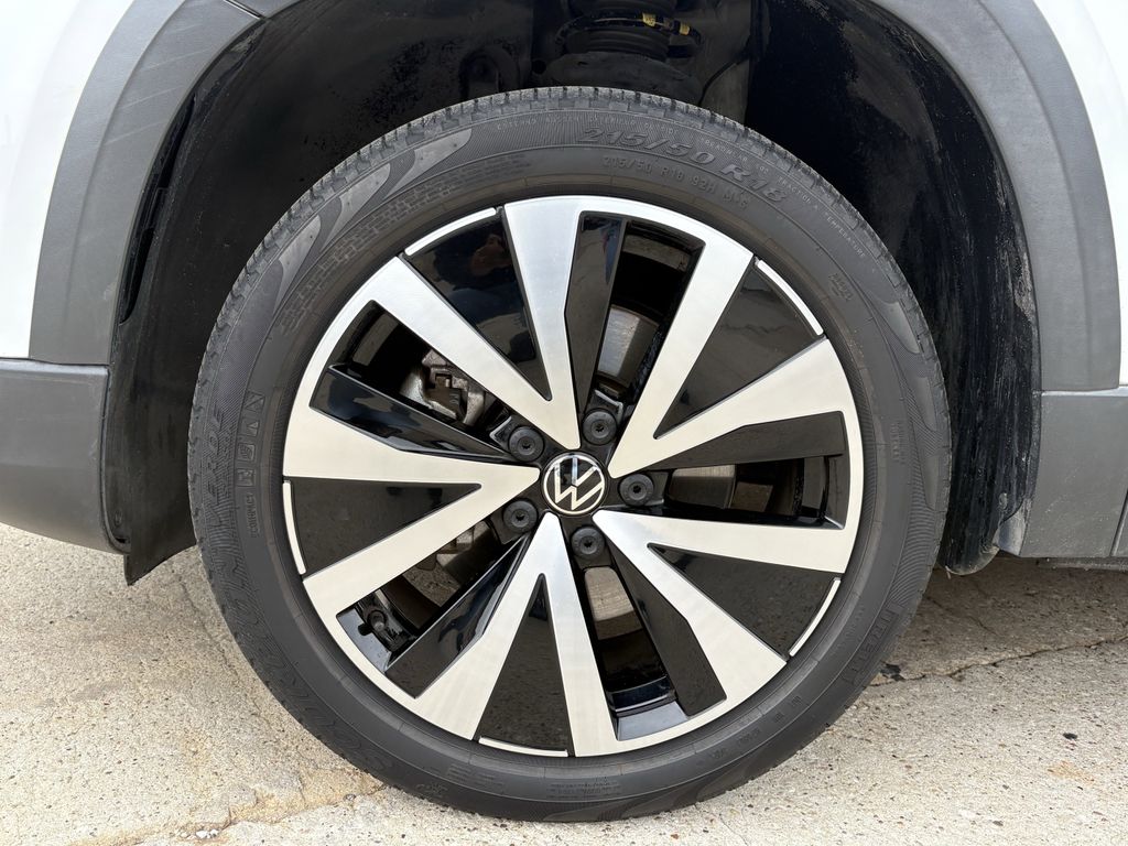 2022 Volkswagen Taos 1.5T SE White at DeMontrond Auto Country