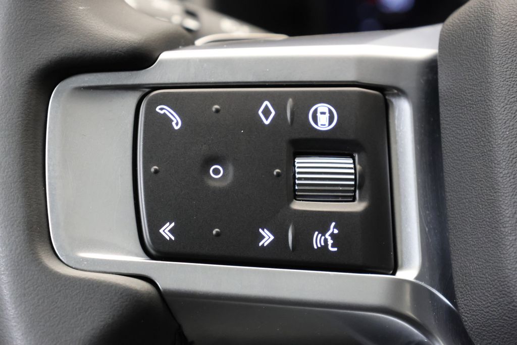 Thumbnail: 2025 Land Rover Discovery - 18