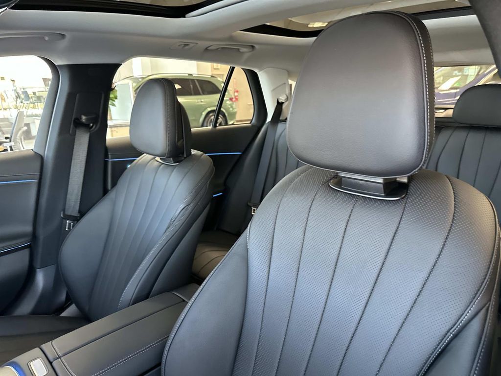 Thumbnail: 2025 Mercedes-Benz E-Class - 16