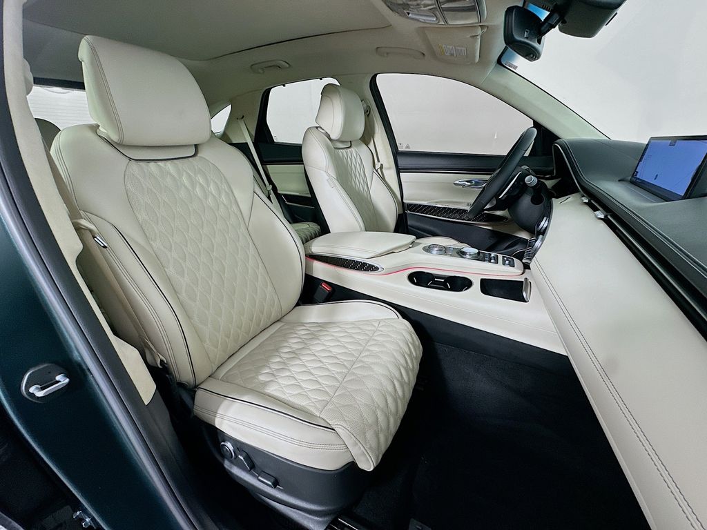 Thumbnail: 2022 Genesis GV70 - 29