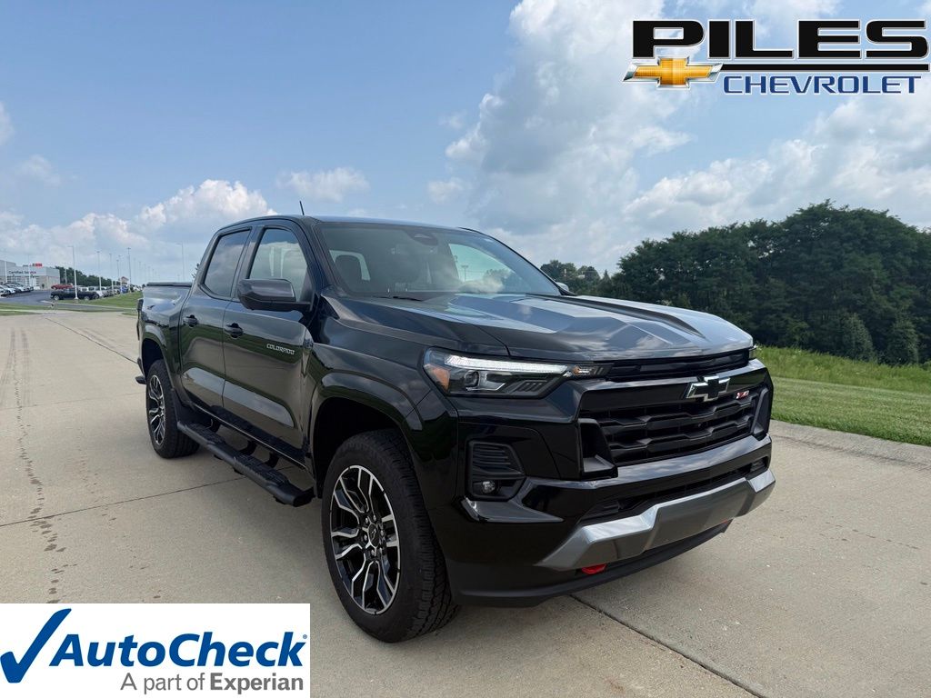 Black 2025 Chevrolet Colorado Pickup Truck Four-Wheel Drive 8-Speed Automatic