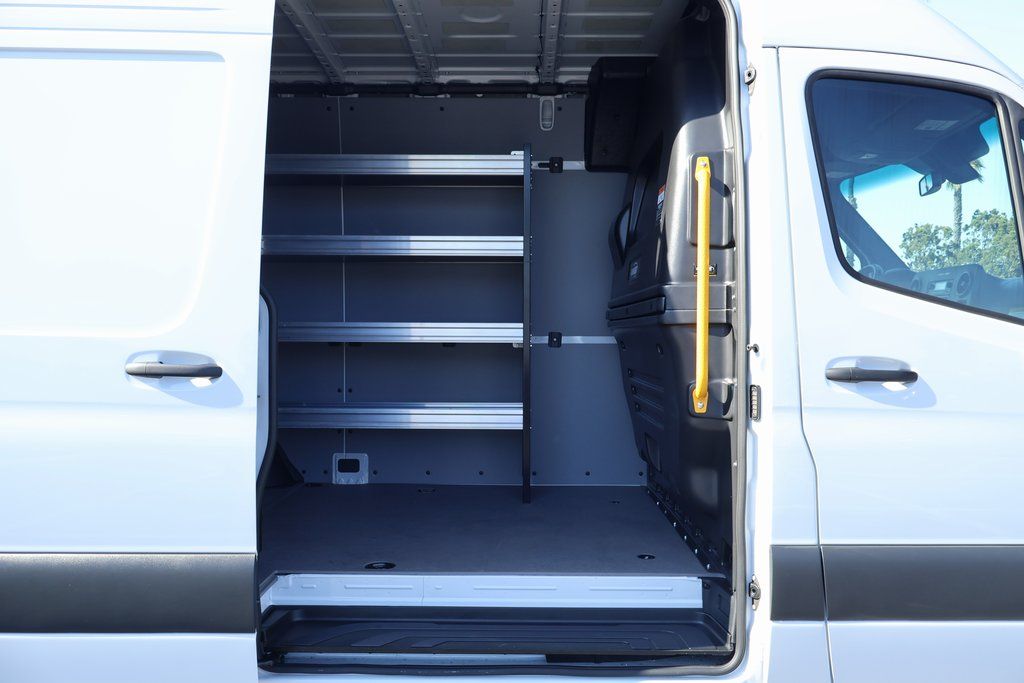 Thumbnail: 2025 Mercedes-Benz Sprinter - 12