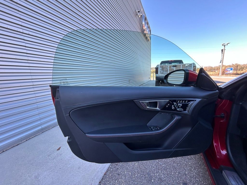 Used 2014  Jaguar S image 65