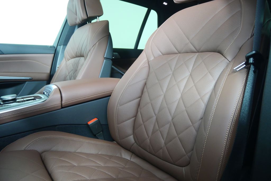 Thumbnail: 2026 BMW X5 - 11