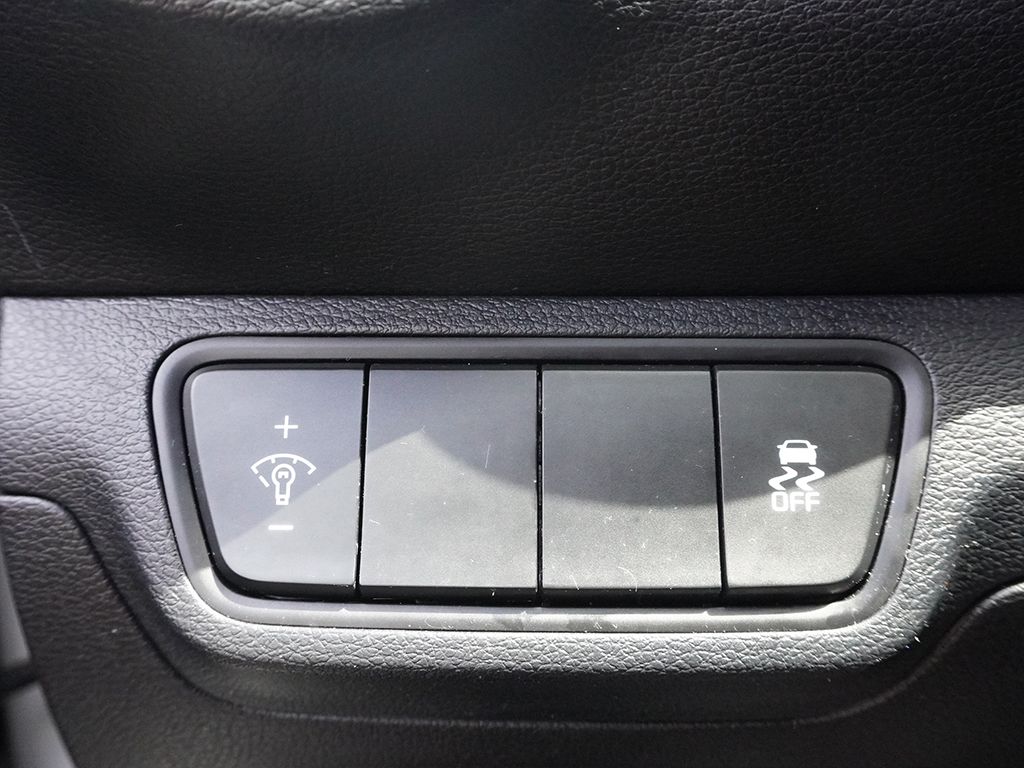 Used 2024 White Kia LXS image 35