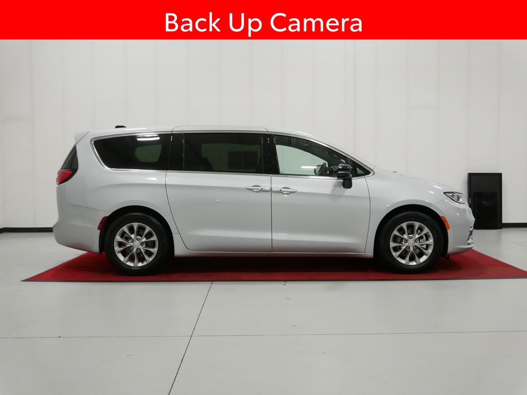 Used 2026 Chrysler Pacifica Van