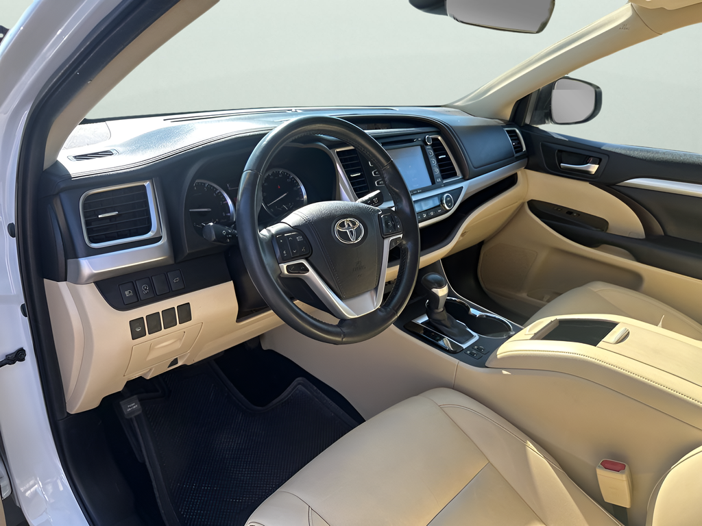 Used Car 2019 Toyota Highlander  Xle For Sale Under $25,000 In Austin, Texas