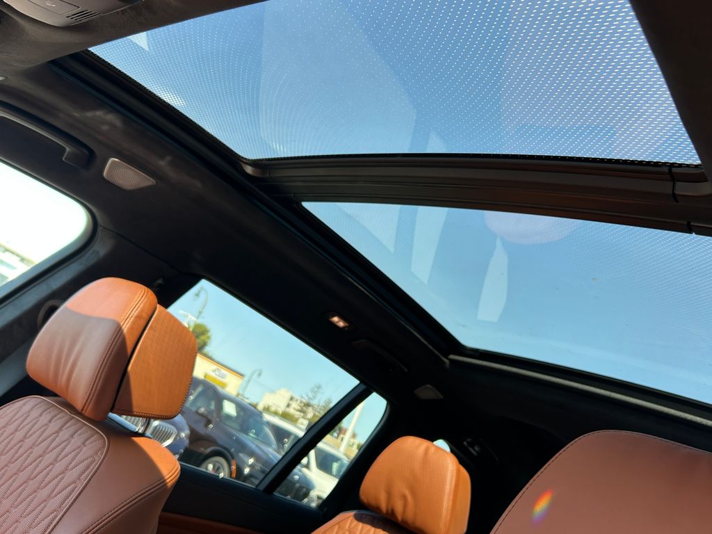Thumbnail: 2027 BMW X7 - 16